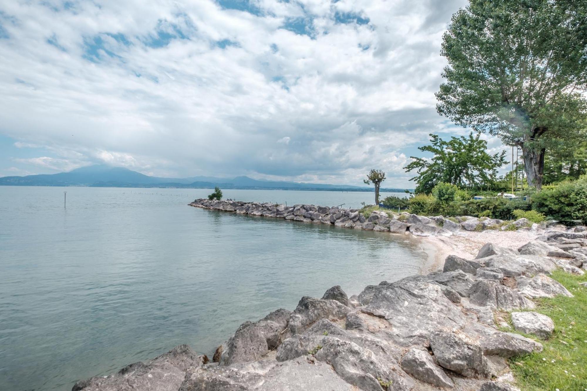 Casa Lugana 2 - monolocale con piscina fronte lago Sirmione Exterior foto